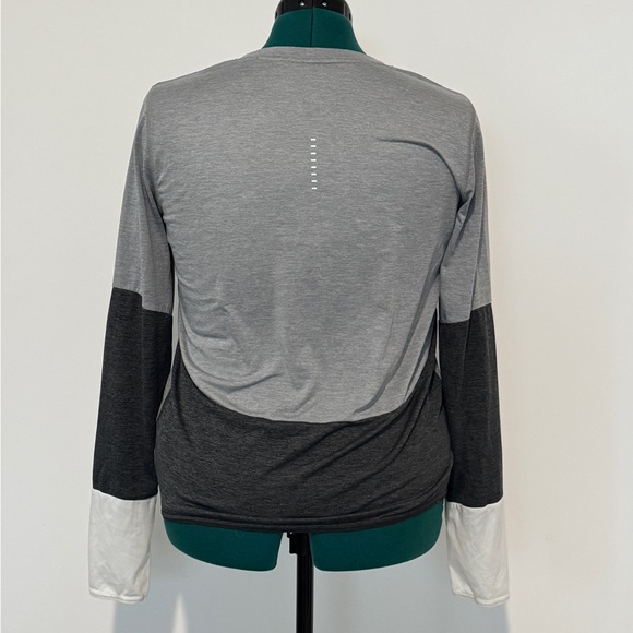 Nike Activewear Long Sleeve Tee Color Block Sleeves Women’s Size M - Picture 2 of 5